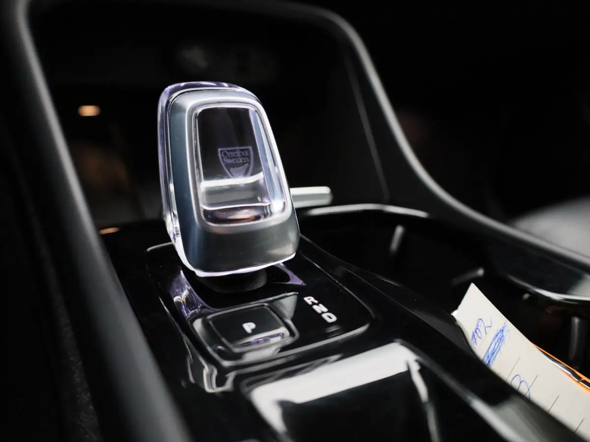 1.5 T4 Plug-in hybrid Plus Dark | LEER | HARMAN KARDON | CAMERA | COMFORTSTOELEN | STOELVERWARMING | NAVIGATIE |