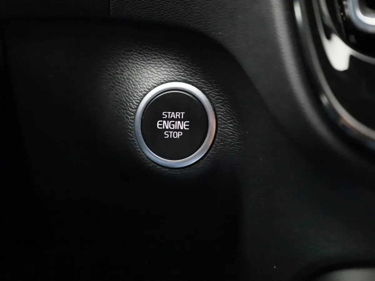 1.5 T4 Plug-in hybrid Plus Dark | LEER | HARMAN KARDON | CAMERA | COMFORTSTOELEN | STOELVERWARMING | NAVIGATIE |