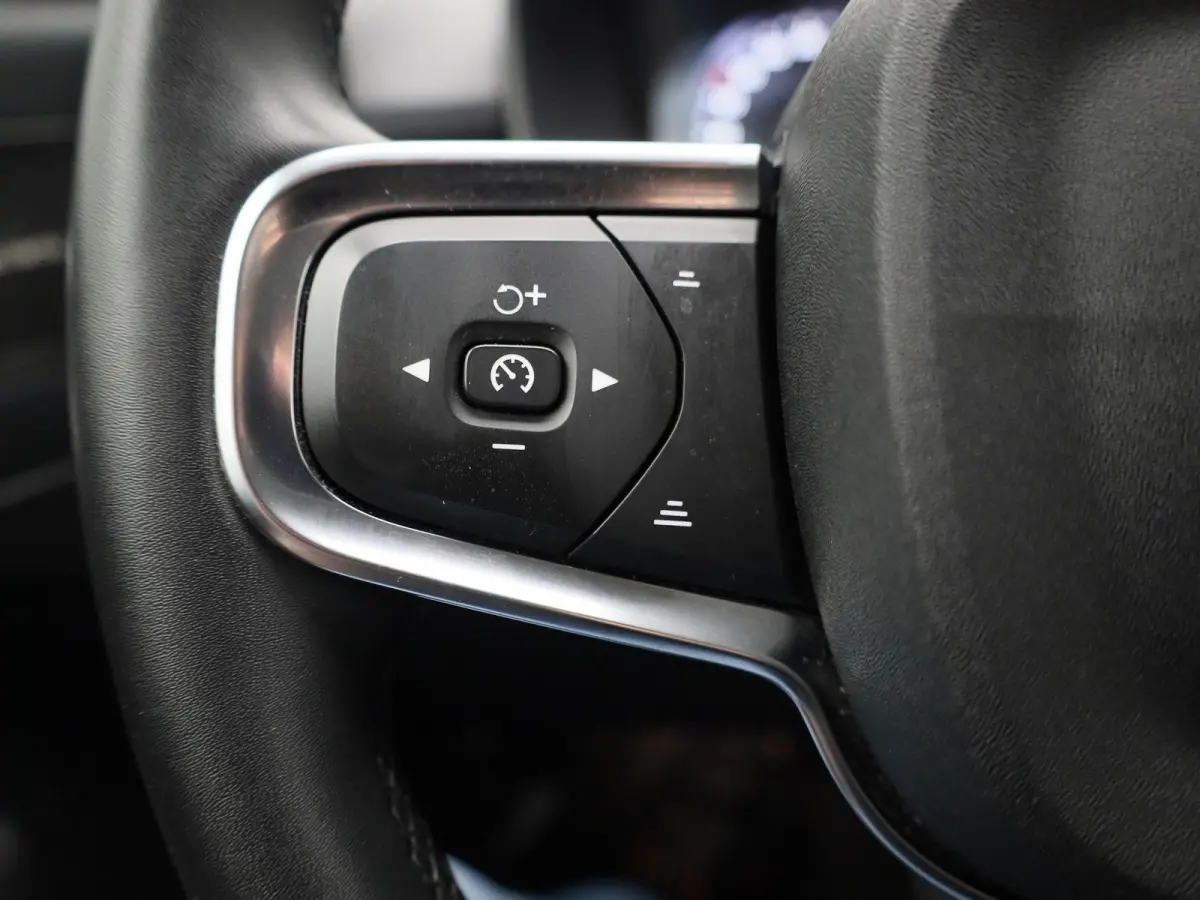 1.5 T4 Plug-in hybrid Plus Dark | LEER | HARMAN KARDON | CAMERA | COMFORTSTOELEN | STOELVERWARMING | NAVIGATIE |