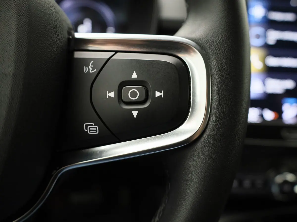1.5 T4 Plug-in hybrid Plus Dark | LEER | HARMAN KARDON | CAMERA | COMFORTSTOELEN | STOELVERWARMING | NAVIGATIE |
