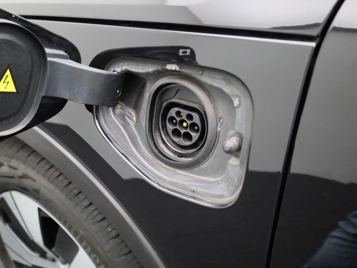 1.5 T4 Plug-in hybrid Plus Dark | LEER | HARMAN KARDON | CAMERA | COMFORTSTOELEN | STOELVERWARMING | NAVIGATIE |