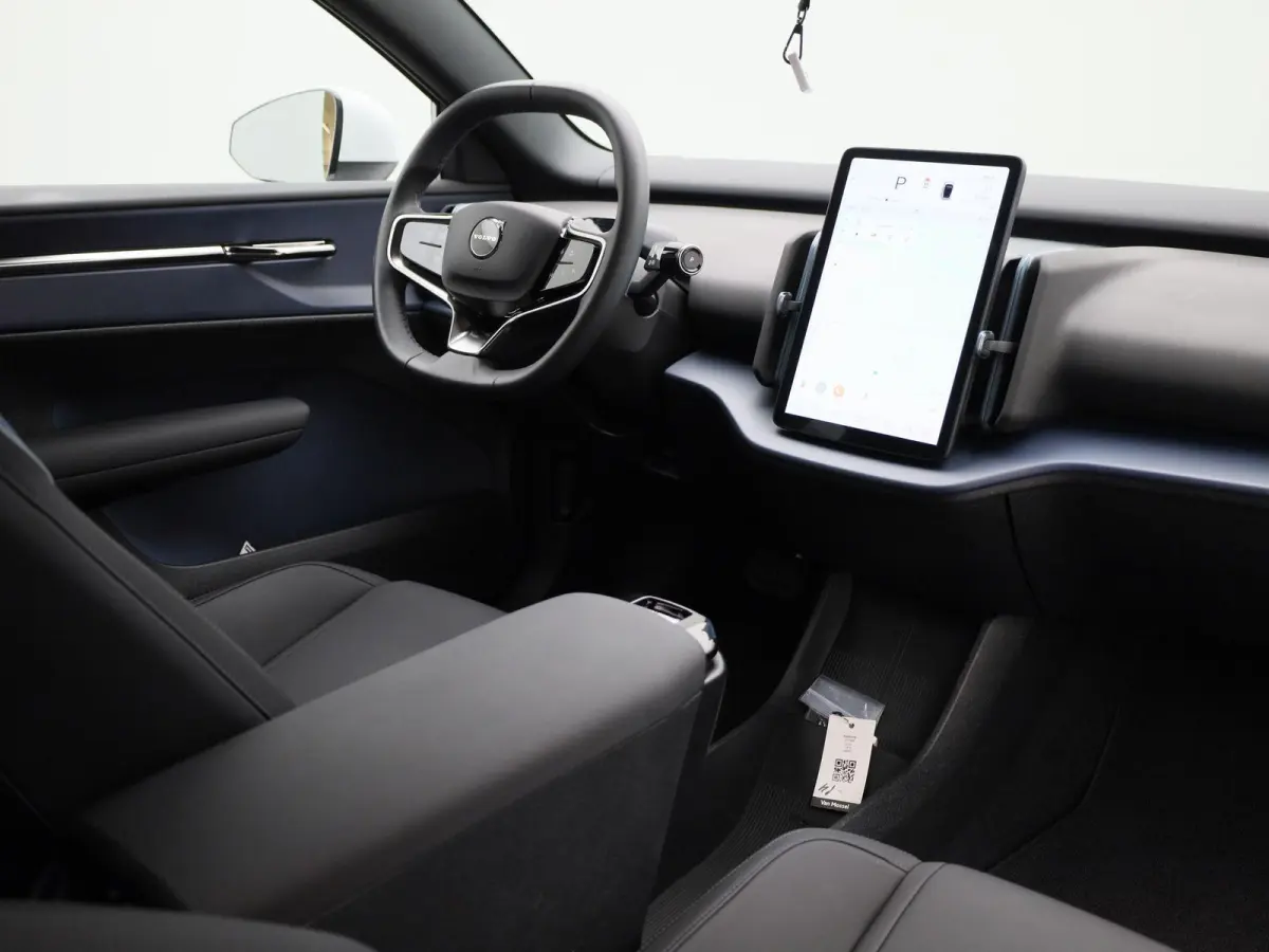 P5 Long Range Core | Apple Carplay / Android Auto | Climate Control | Achteruitrijcamera | Parkeersensoren | Lederen Bekleding |