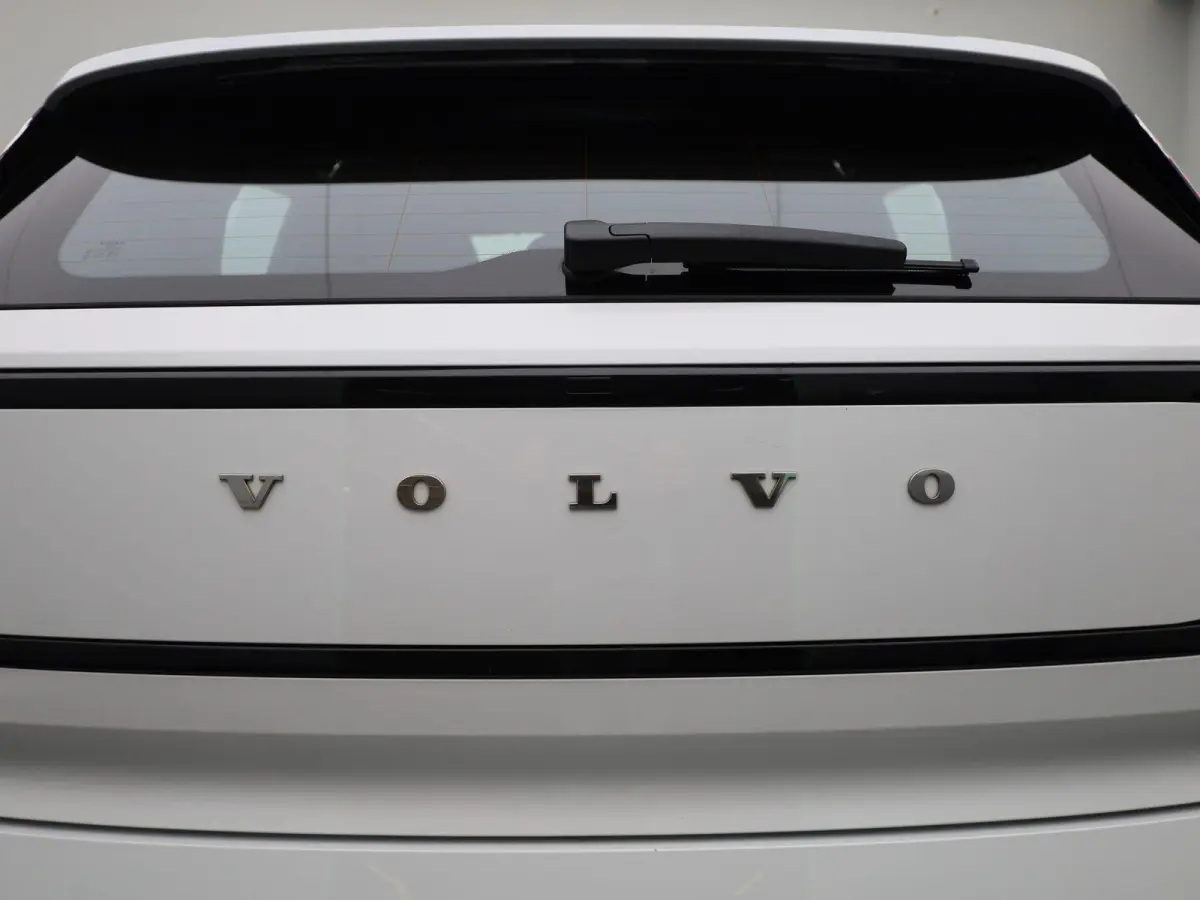P5 Long Range Core | Apple Carplay / Android Auto | Climate Control | Achteruitrijcamera | Parkeersensoren | Lederen Bekleding |