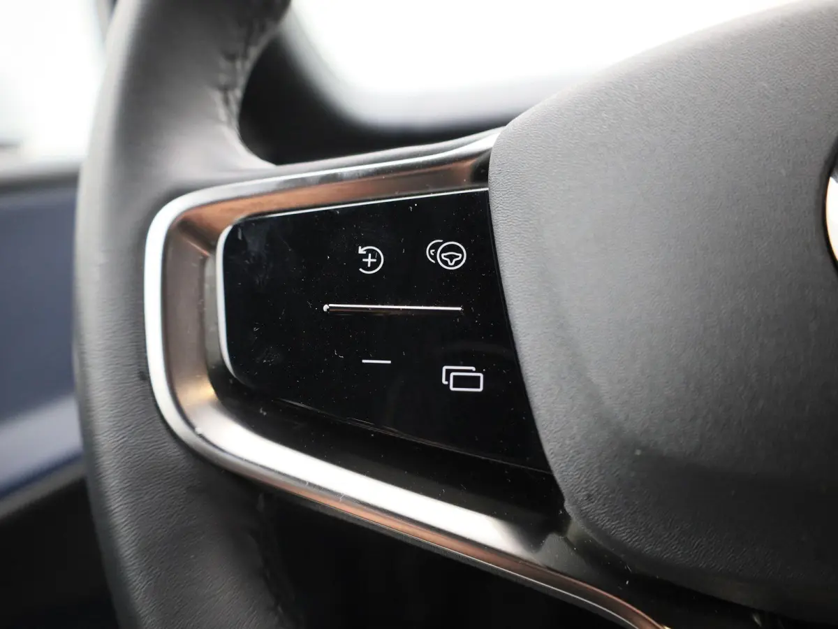 P5 Long Range Core | Apple Carplay / Android Auto | Climate Control | Achteruitrijcamera | Parkeersensoren | Lederen Bekleding |