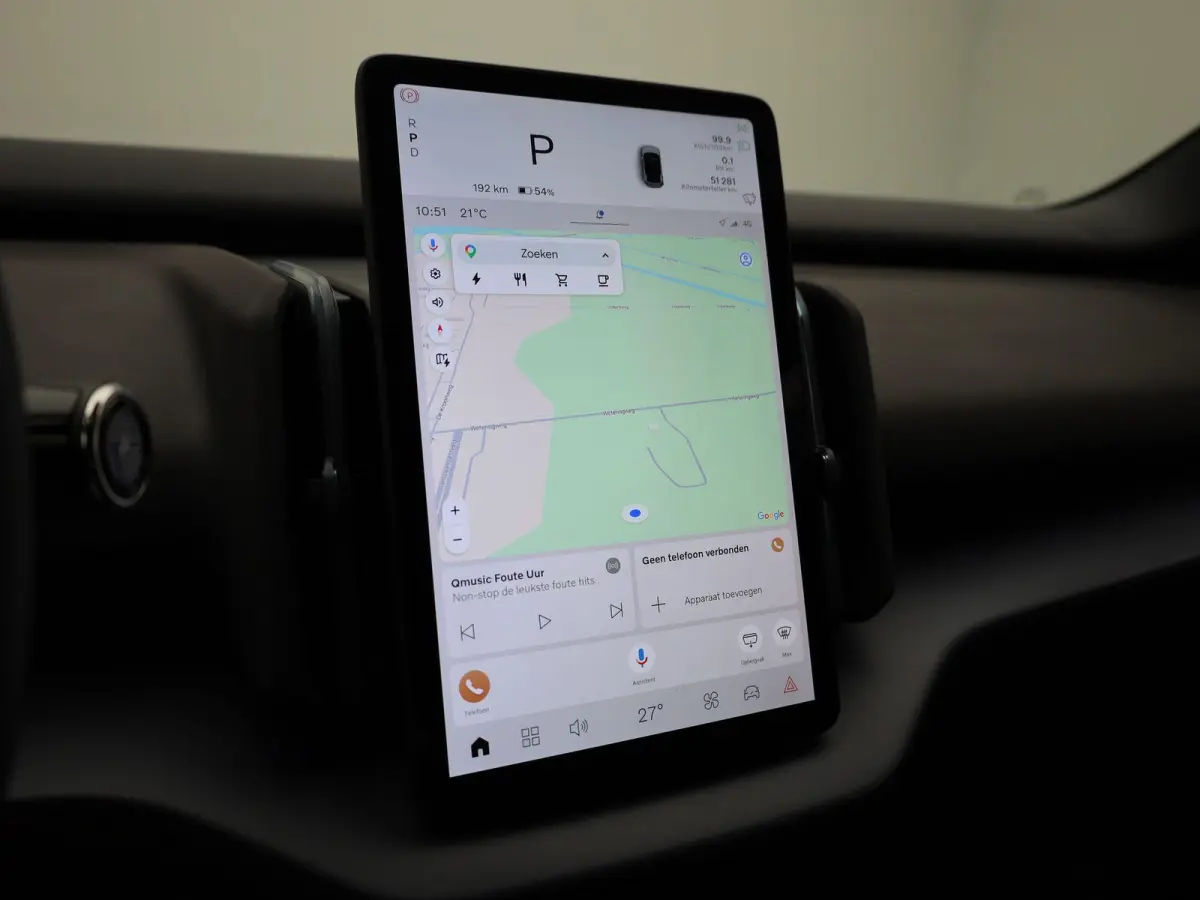 P5 Long Range Core | Apple Carplay / Android Auto | Climate Control | Achteruitrijcamera | Parkeersensoren | Lederen Bekleding |