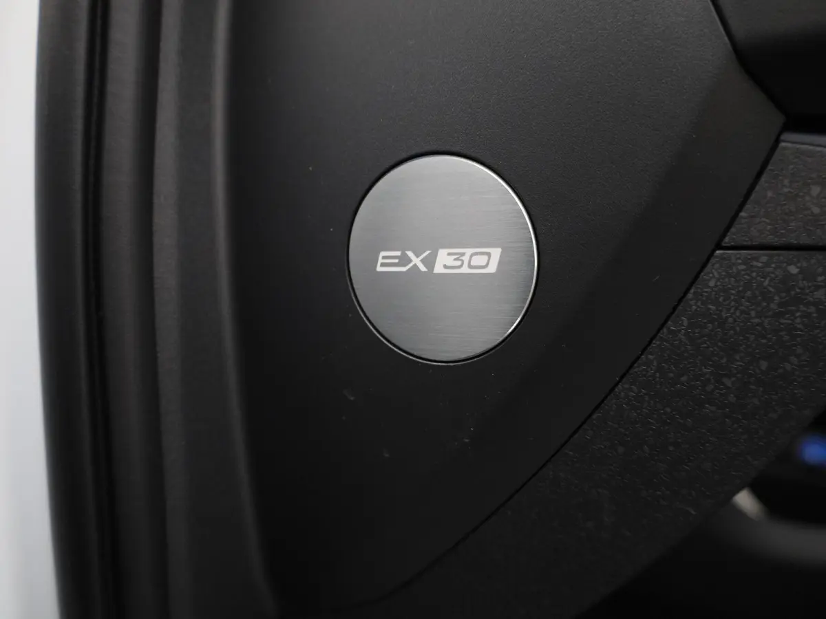 P5 Long Range Core | Apple Carplay / Android Auto | Climate Control | Achteruitrijcamera | Parkeersensoren | Lederen Bekleding |