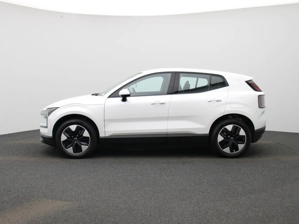P5 Long Range Core | Apple Carplay / Android Auto | Climate Control | Achteruitrijcamera | Parkeersensoren | Lederen Bekleding |