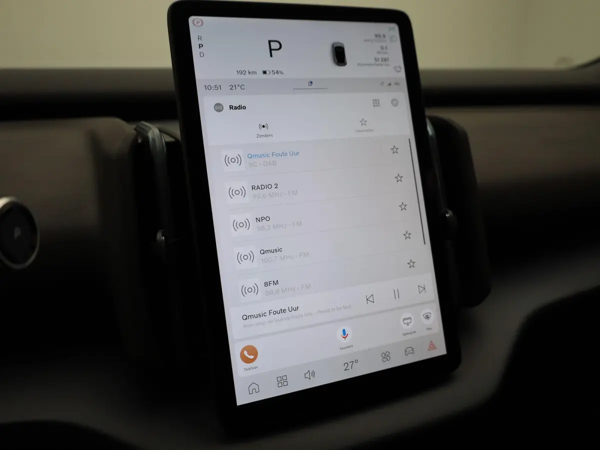 P5 Long Range Core | Apple Carplay / Android Auto | Climate Control | Achteruitrijcamera | Parkeersensoren | Lederen Bekleding |