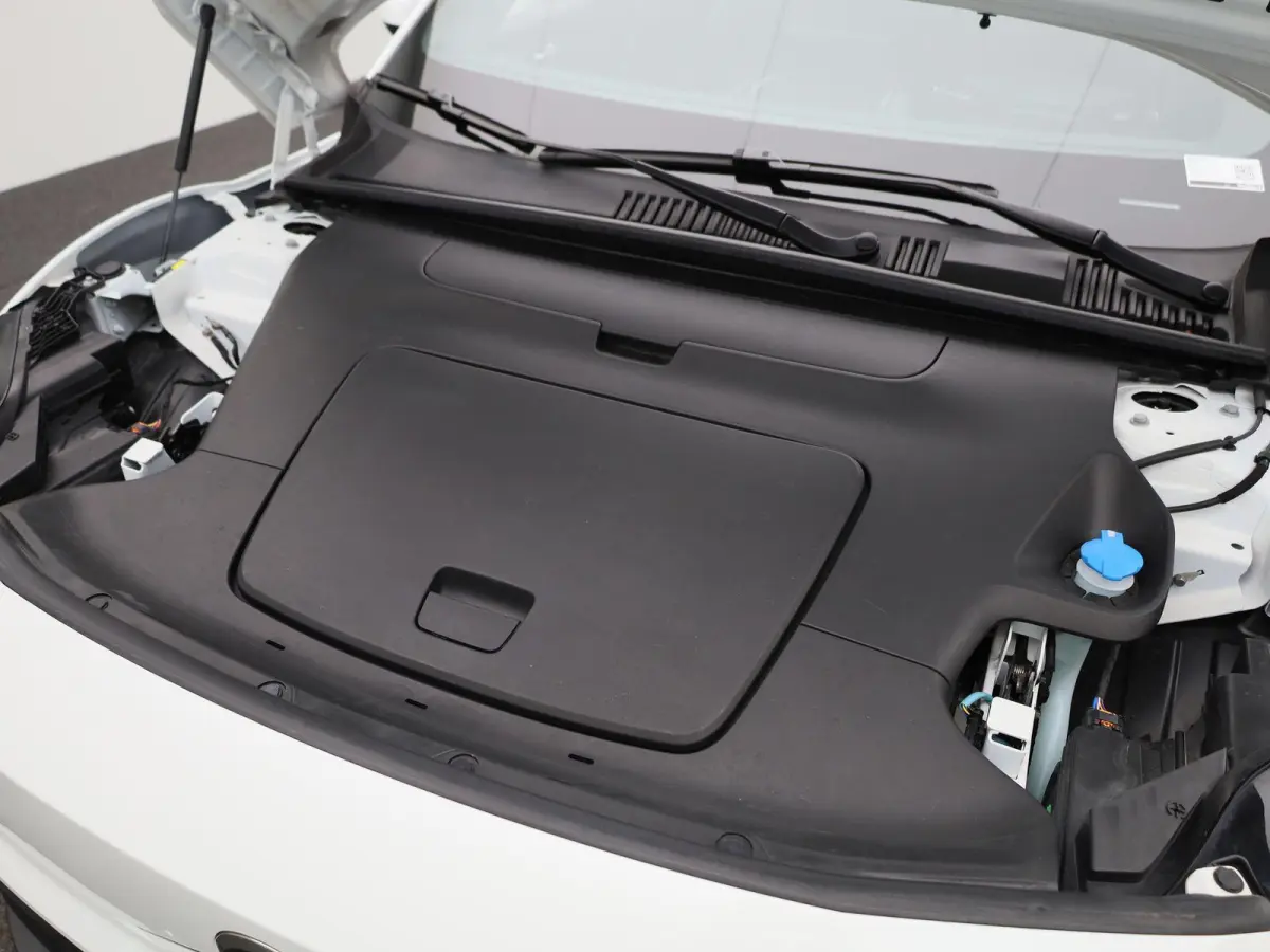 P5 Long Range Core | Apple Carplay / Android Auto | Climate Control | Achteruitrijcamera | Parkeersensoren | Lederen Bekleding |