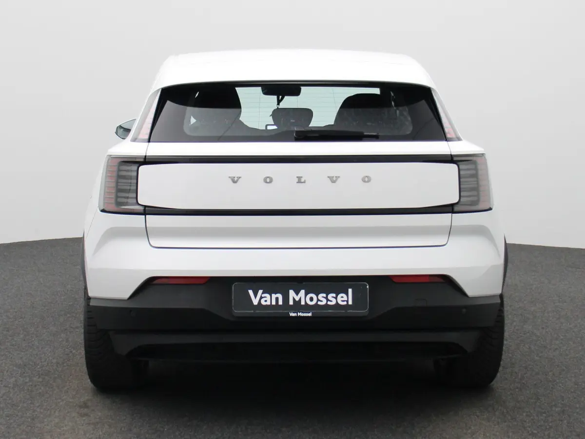 P5 Long Range Core | Apple Carplay / Android Auto | Climate Control | Achteruitrijcamera | Parkeersensoren | Lederen Bekleding |