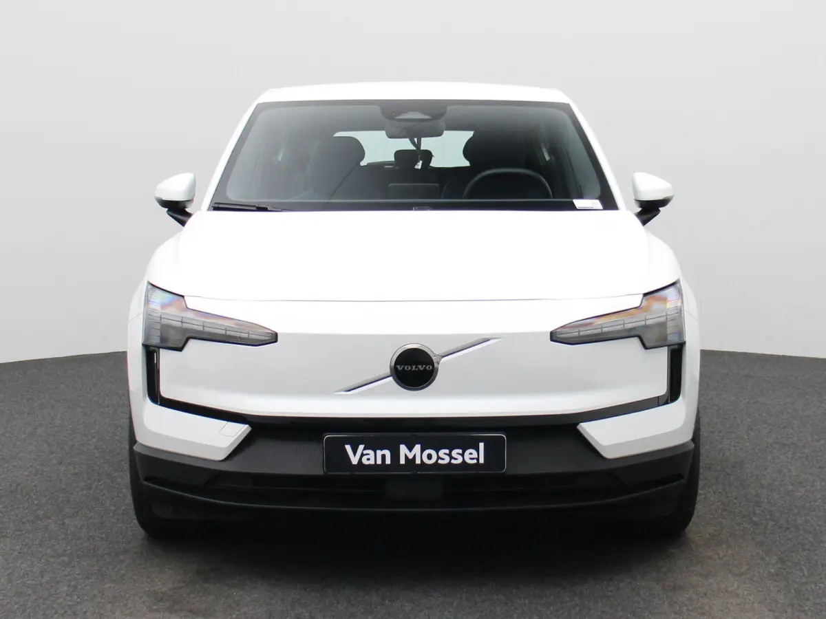 P5 Long Range Core | Apple Carplay / Android Auto | Climate Control | Achteruitrijcamera | Parkeersensoren | Lederen Bekleding |