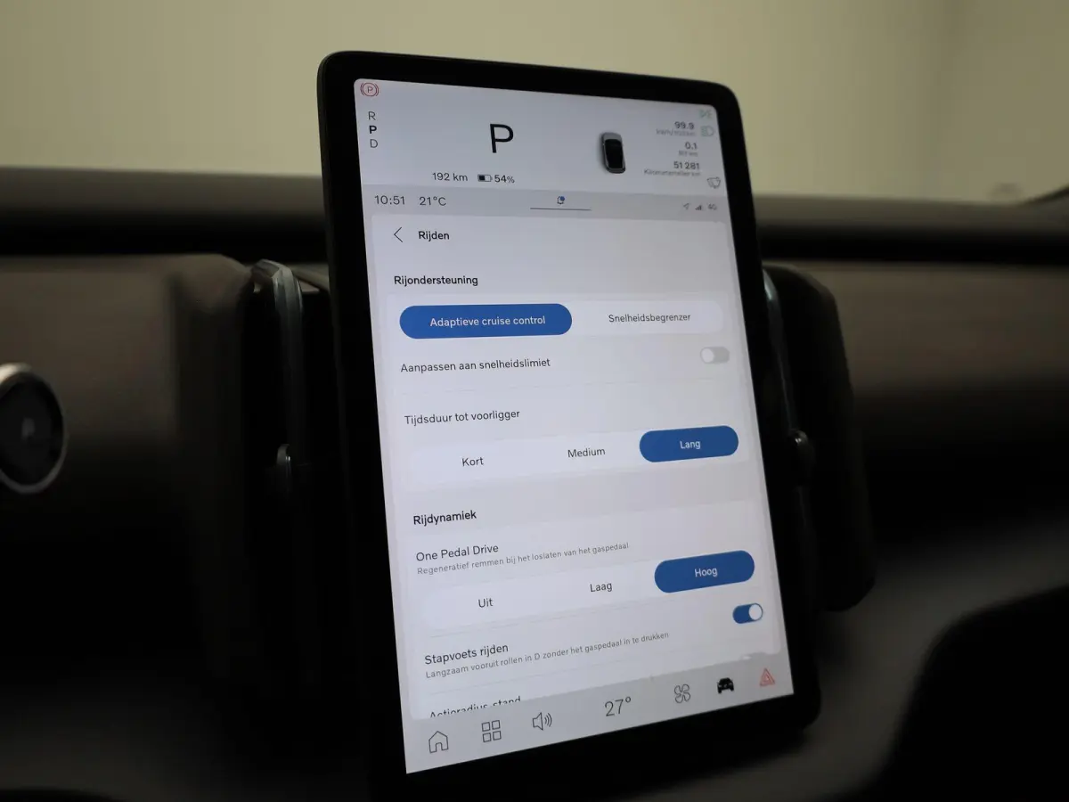 P5 Long Range Core | Apple Carplay / Android Auto | Climate Control | Achteruitrijcamera | Parkeersensoren | Lederen Bekleding |