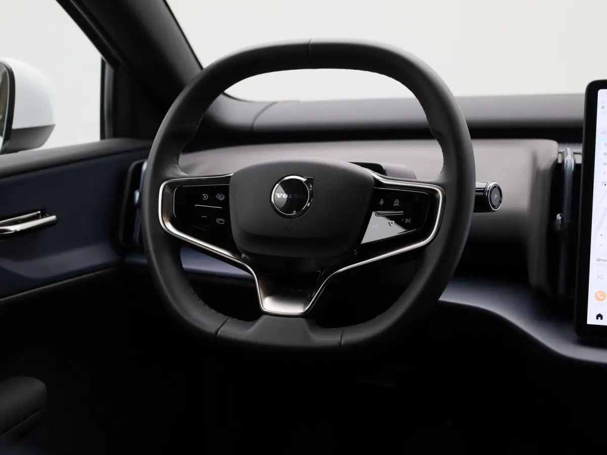 P5 Long Range Core | Apple Carplay / Android Auto | Climate Control | Achteruitrijcamera | Parkeersensoren | Lederen Bekleding |