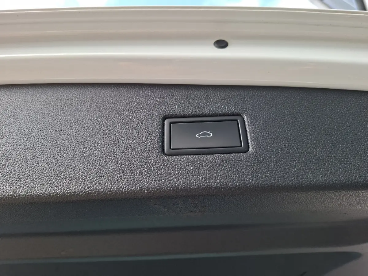 1.4 TSI e-Hybrid PHEV Xperience Business Intense * Trekhaak * Navigatiesysteem * Parkeercamera *