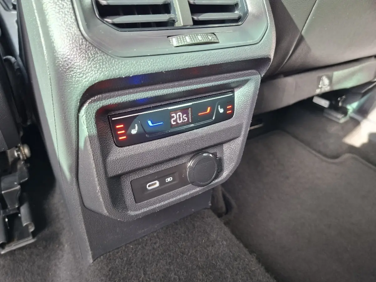 1.4 TSI e-Hybrid PHEV Xperience Business Intense * Trekhaak * Navigatiesysteem * Parkeercamera *