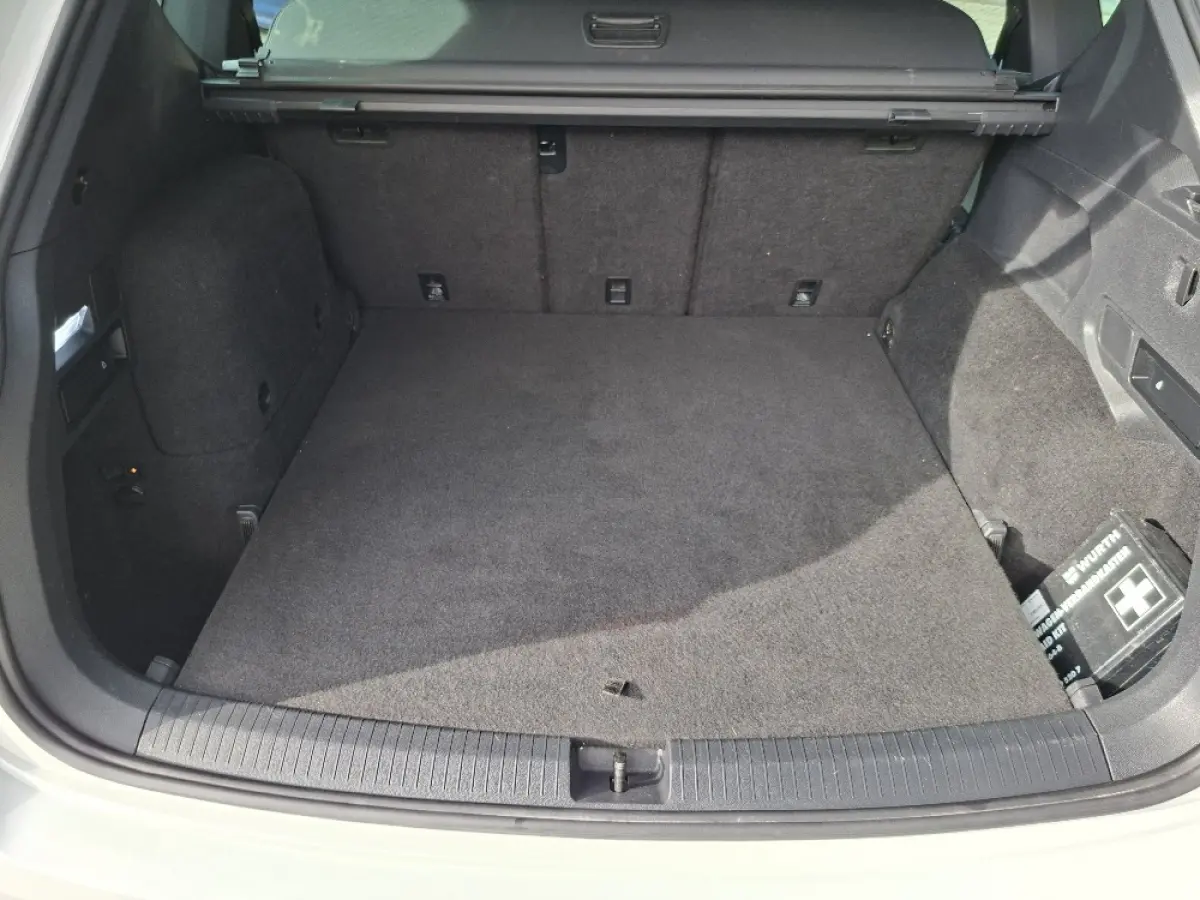 1.4 TSI e-Hybrid PHEV Xperience Business Intense * Trekhaak * Navigatiesysteem * Parkeercamera *