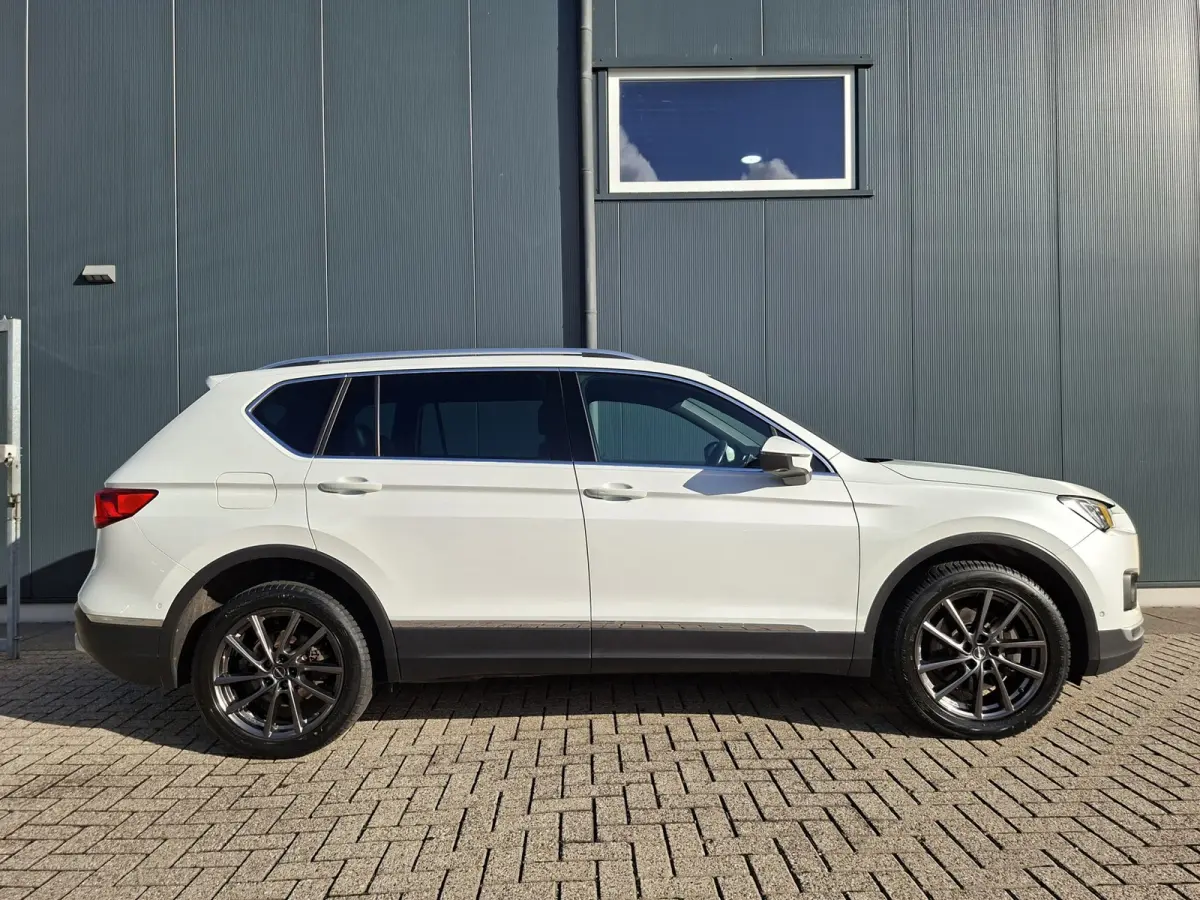 1.4 TSI e-Hybrid PHEV Xperience Business Intense * Trekhaak * Navigatiesysteem * Parkeercamera *