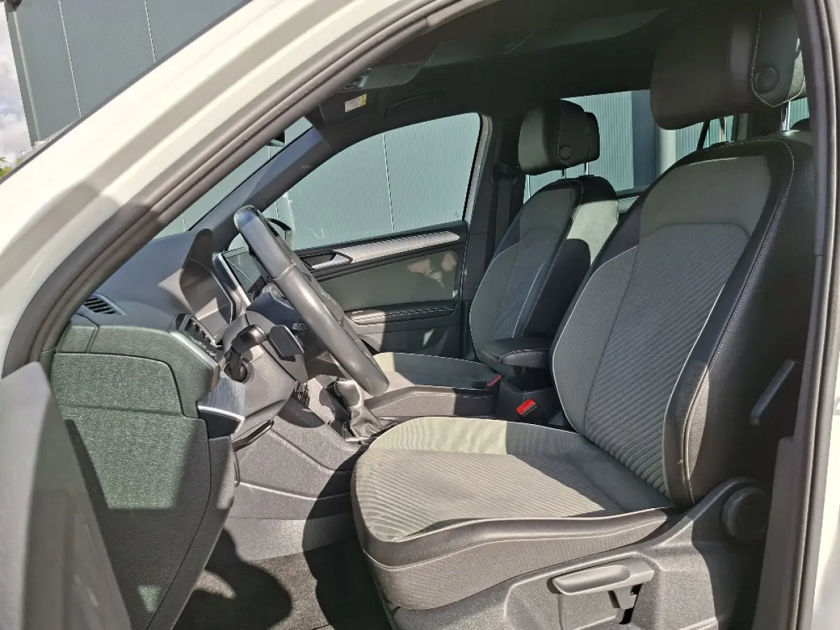 1.4 TSI e-Hybrid PHEV Xperience Business Intense * Trekhaak * Navigatiesysteem * Parkeercamera *