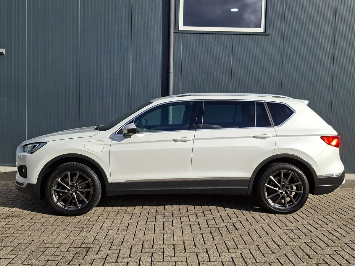 1.4 TSI e-Hybrid PHEV Xperience Business Intense * Trekhaak * Navigatiesysteem * Parkeercamera *