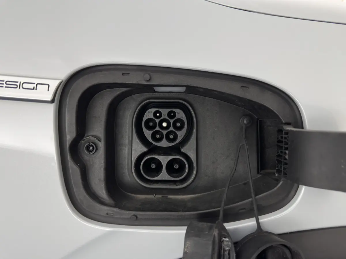 Comfort 60 kWh [3-Fase-11kW] {SoH-94%} (INCL-BTW) *HEATPUMP | PANO | LEATHER | FULL-LED | TOPVIEW | BLINDSPOT | HEATED-COMFORTSEATS | DIGI-COCKPIT | CARPLAY | DAB | NAVI-FULLMAP | ECC | ADAP