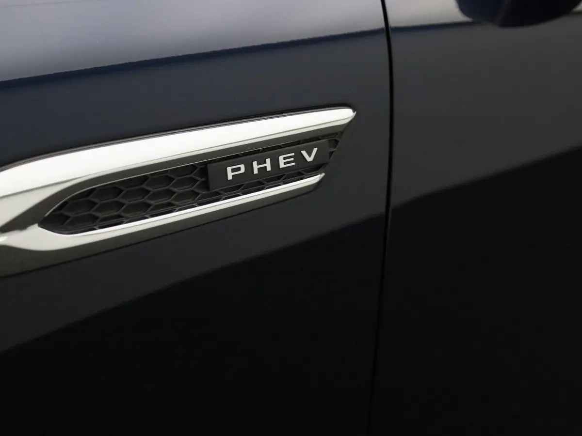 2.5 e-SkyActiv PHEV Exclusive-Line | PANORAMADAK | STOEL-STUURWIELVERWARMING | CAMERA | NAVIGATIE