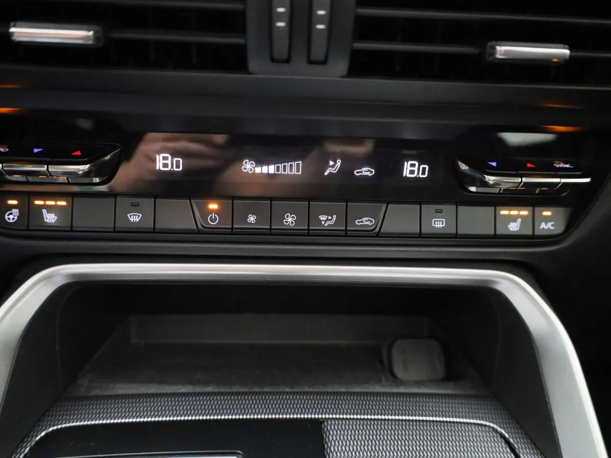 2.5 e-SkyActiv PHEV Exclusive-Line | PANORAMADAK | STOEL-STUURWIELVERWARMING | CAMERA | NAVIGATIE