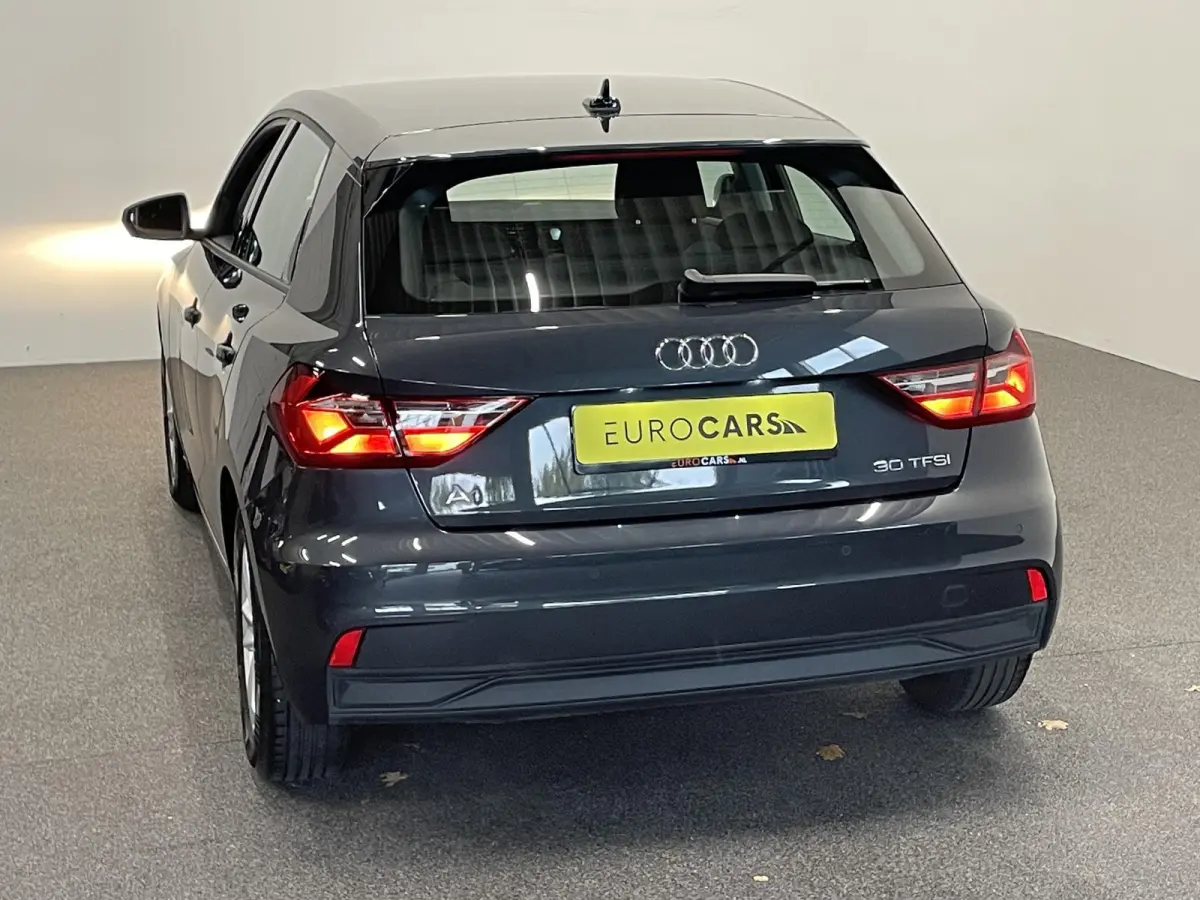 1.0 TFSI Sportback Automaat Navigatie Apple Carplay/Android Auto Parkeersensoren Cruise Control Climate Control Lichtmetalen velgen