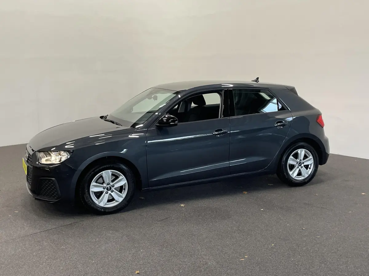 1.0 TFSI Sportback Automaat Navigatie Apple Carplay/Android Auto Parkeersensoren Cruise Control Climate Control Lichtmetalen velgen