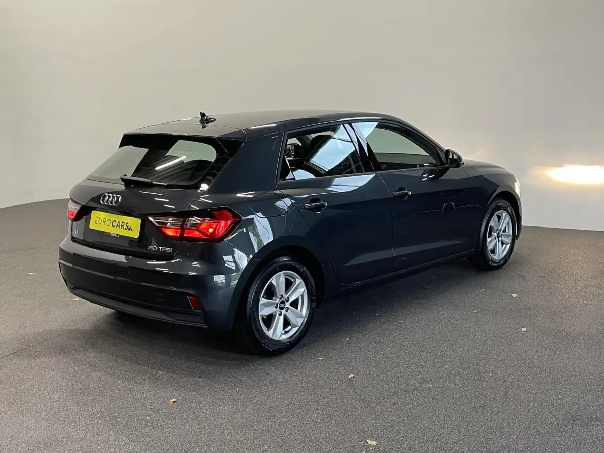 1.0 TFSI Sportback Automaat Navigatie Apple Carplay/Android Auto Parkeersensoren Cruise Control Climate Control Lichtmetalen velgen