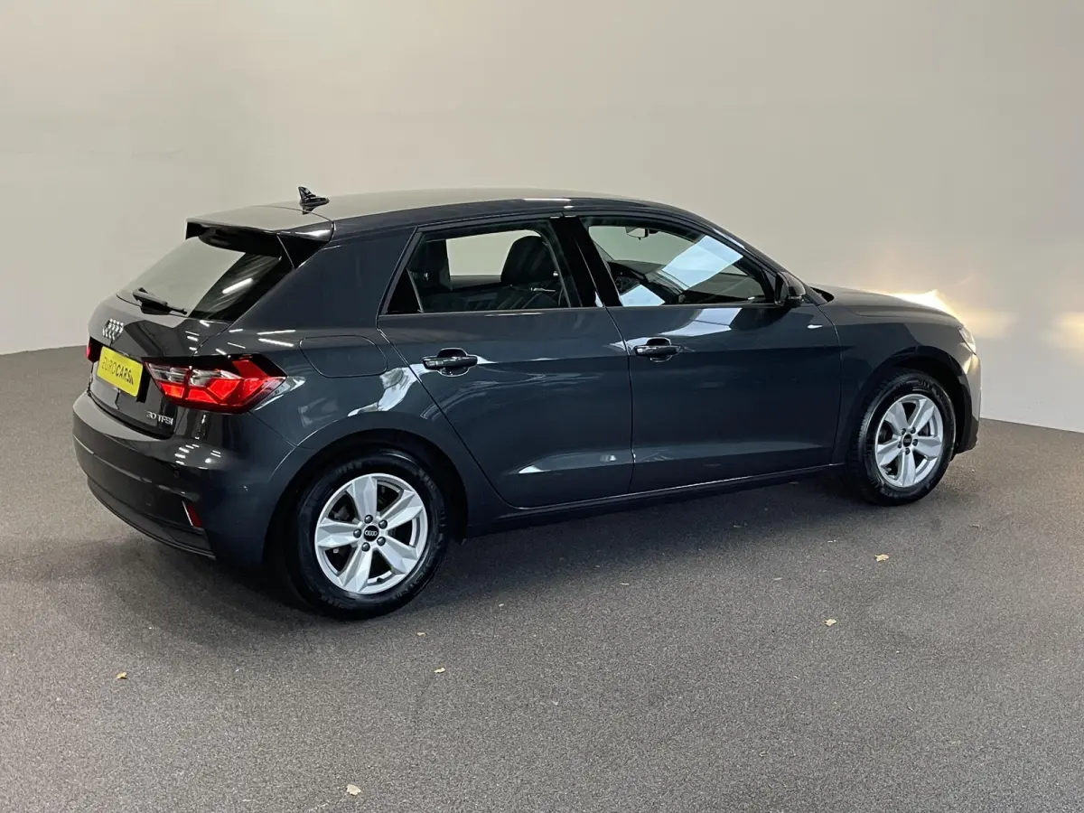 1.0 TFSI Sportback Automaat Navigatie Apple Carplay/Android Auto Parkeersensoren Cruise Control Climate Control Lichtmetalen velgen