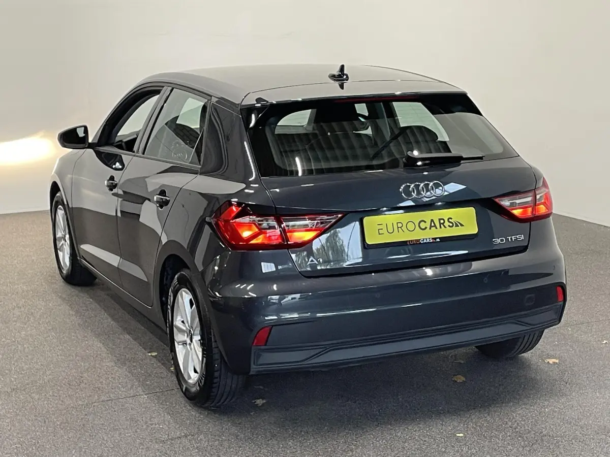 1.0 TFSI Sportback Automaat Navigatie Apple Carplay/Android Auto Parkeersensoren Cruise Control Climate Control Lichtmetalen velgen