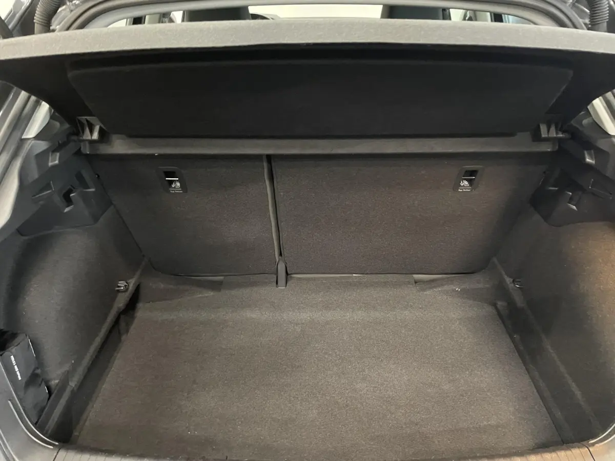 1.0 TFSI Sportback Automaat Navigatie Apple Carplay/Android Auto Parkeersensoren Cruise Control Climate Control Lichtmetalen velgen