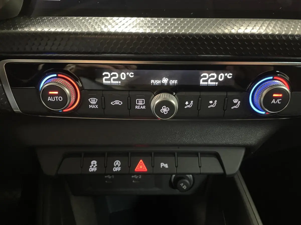 1.0 TFSI Sportback Automaat Navigatie Apple Carplay/Android Auto Parkeersensoren Cruise Control Climate Control Lichtmetalen velgen