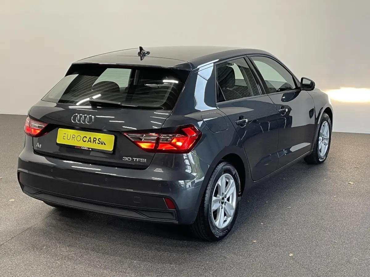 1.0 TFSI Sportback Automaat Navigatie Apple Carplay/Android Auto Parkeersensoren Cruise Control Climate Control Lichtmetalen velgen
