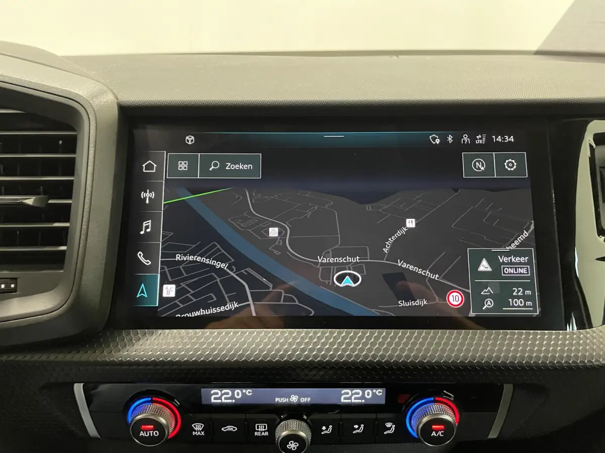 1.0 TFSI Sportback Automaat Navigatie Apple Carplay/Android Auto Parkeersensoren Cruise Control Climate Control Lichtmetalen velgen