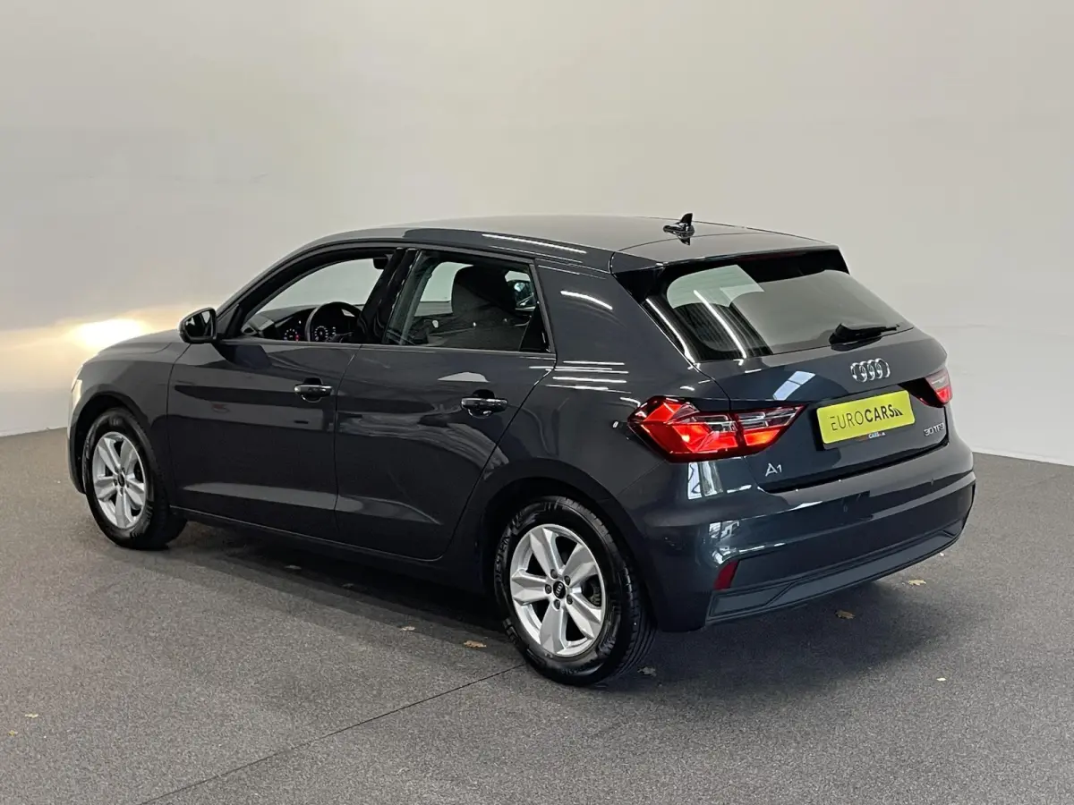 1.0 TFSI Sportback Automaat Navigatie Apple Carplay/Android Auto Parkeersensoren Cruise Control Climate Control Lichtmetalen velgen