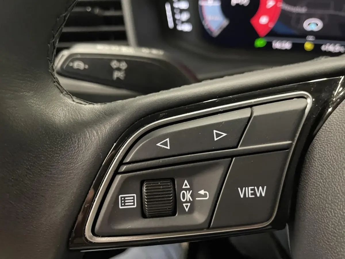 1.0 TFSI Sportback Automaat Navigatie Apple Carplay/Android Auto Parkeersensoren Cruise Control Climate Control Lichtmetalen velgen