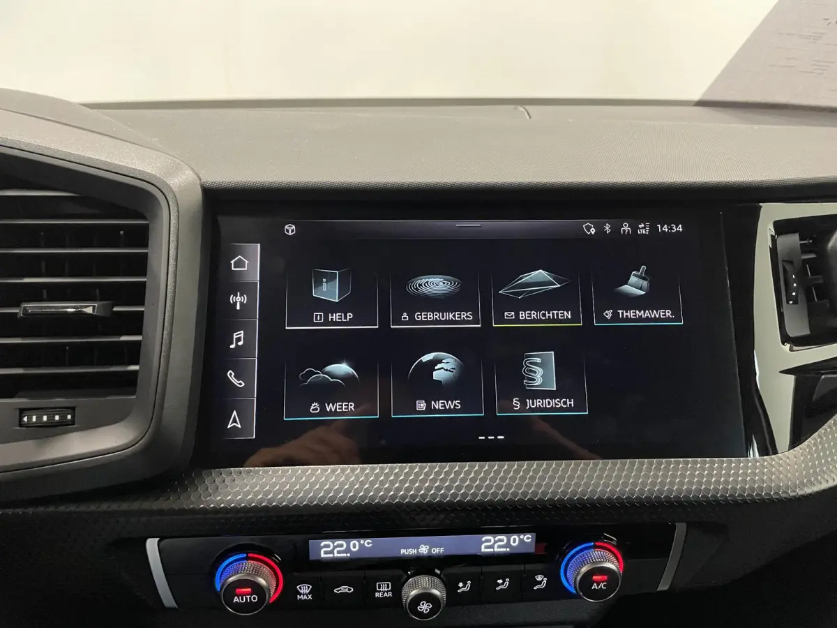 1.0 TFSI Sportback Automaat Navigatie Apple Carplay/Android Auto Parkeersensoren Cruise Control Climate Control Lichtmetalen velgen