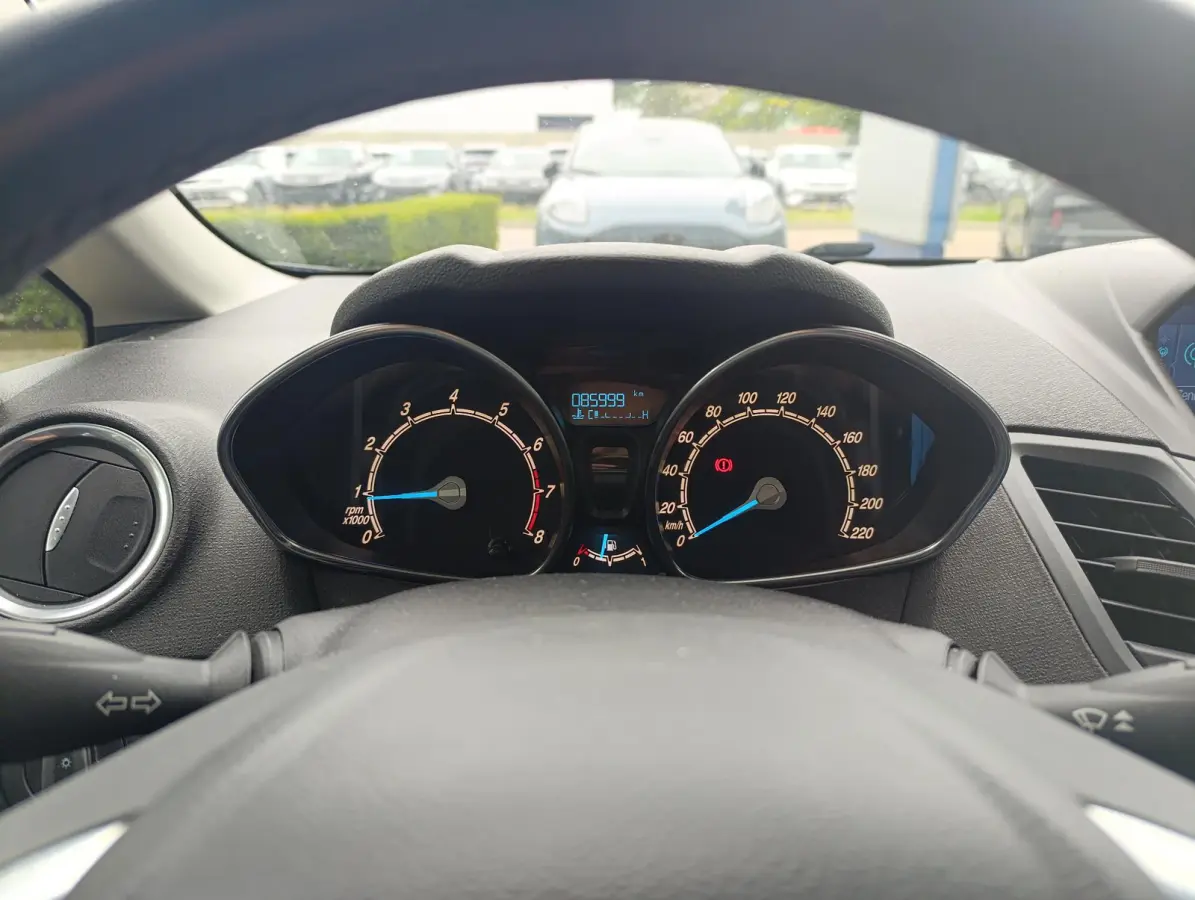 1.0 Style Ultimate | Navigatie | PDC | Airco | LMV