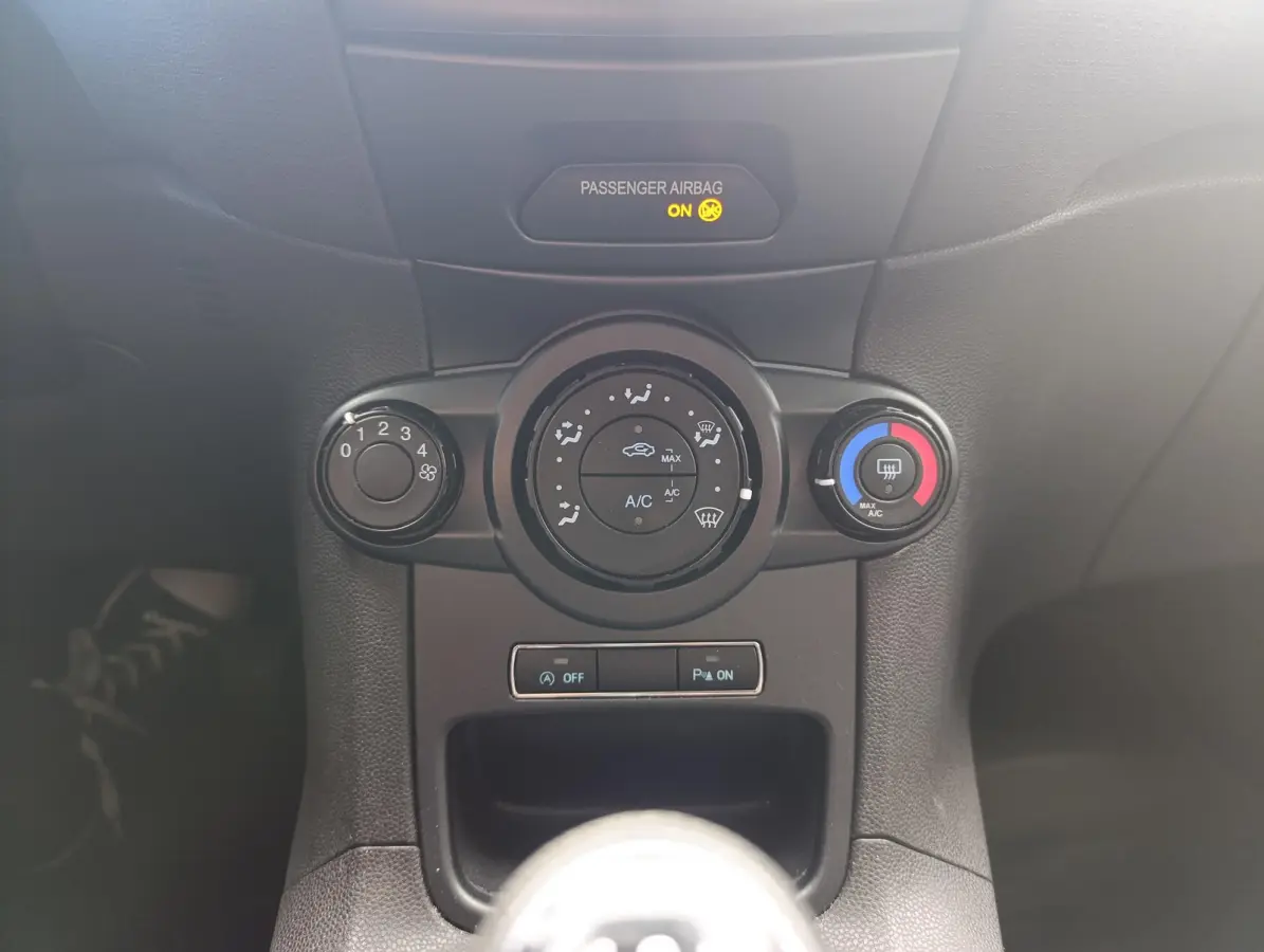 1.0 Style Ultimate | Navigatie | PDC | Airco | LMV