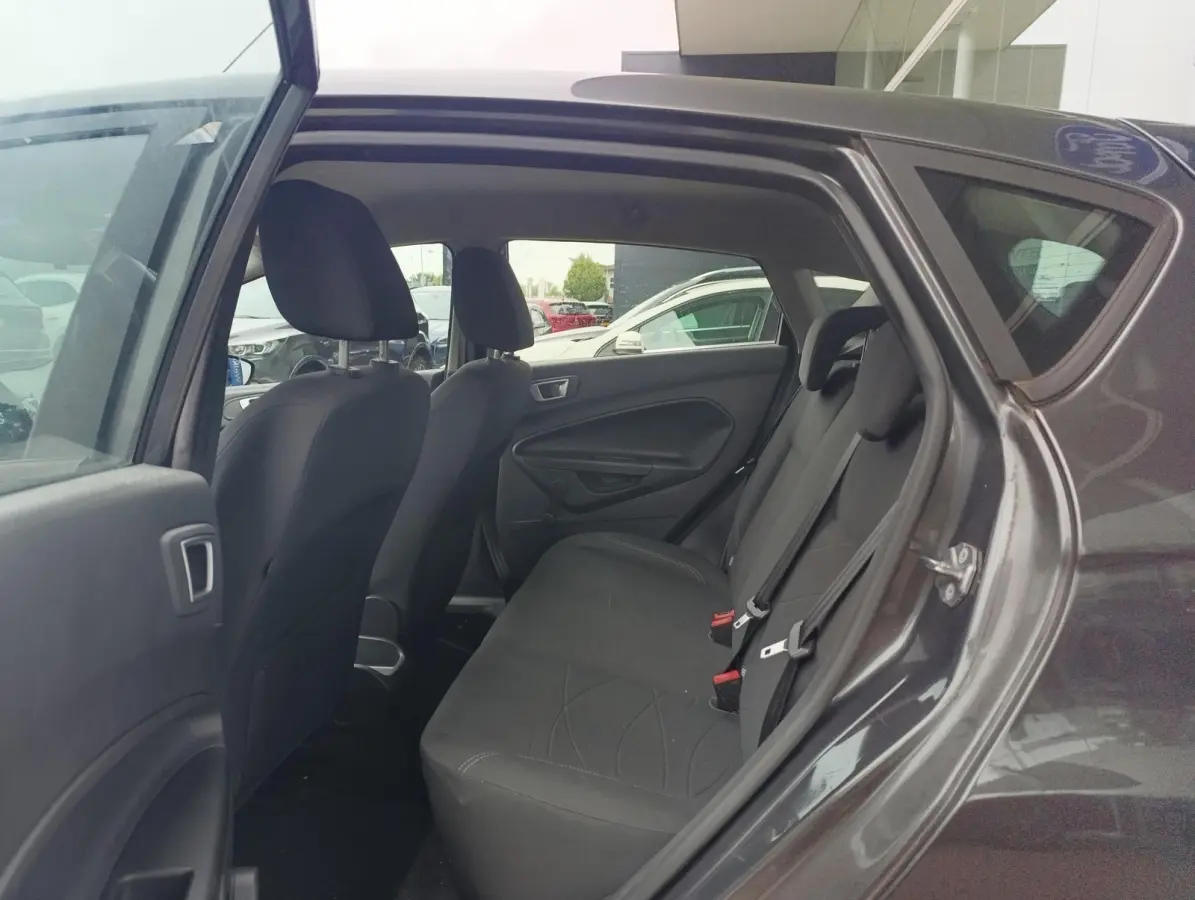1.0 Style Ultimate | Navigatie | PDC | Airco | LMV