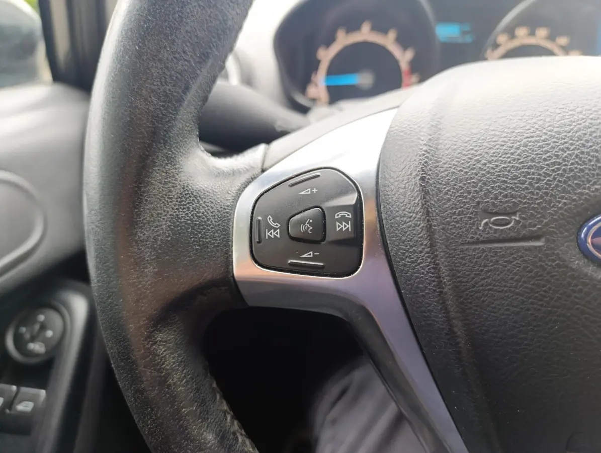 1.0 Style Ultimate | Navigatie | PDC | Airco | LMV