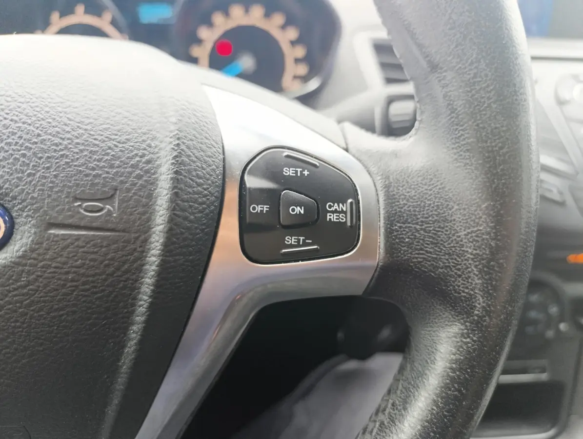 1.0 Style Ultimate | Navigatie | PDC | Airco | LMV