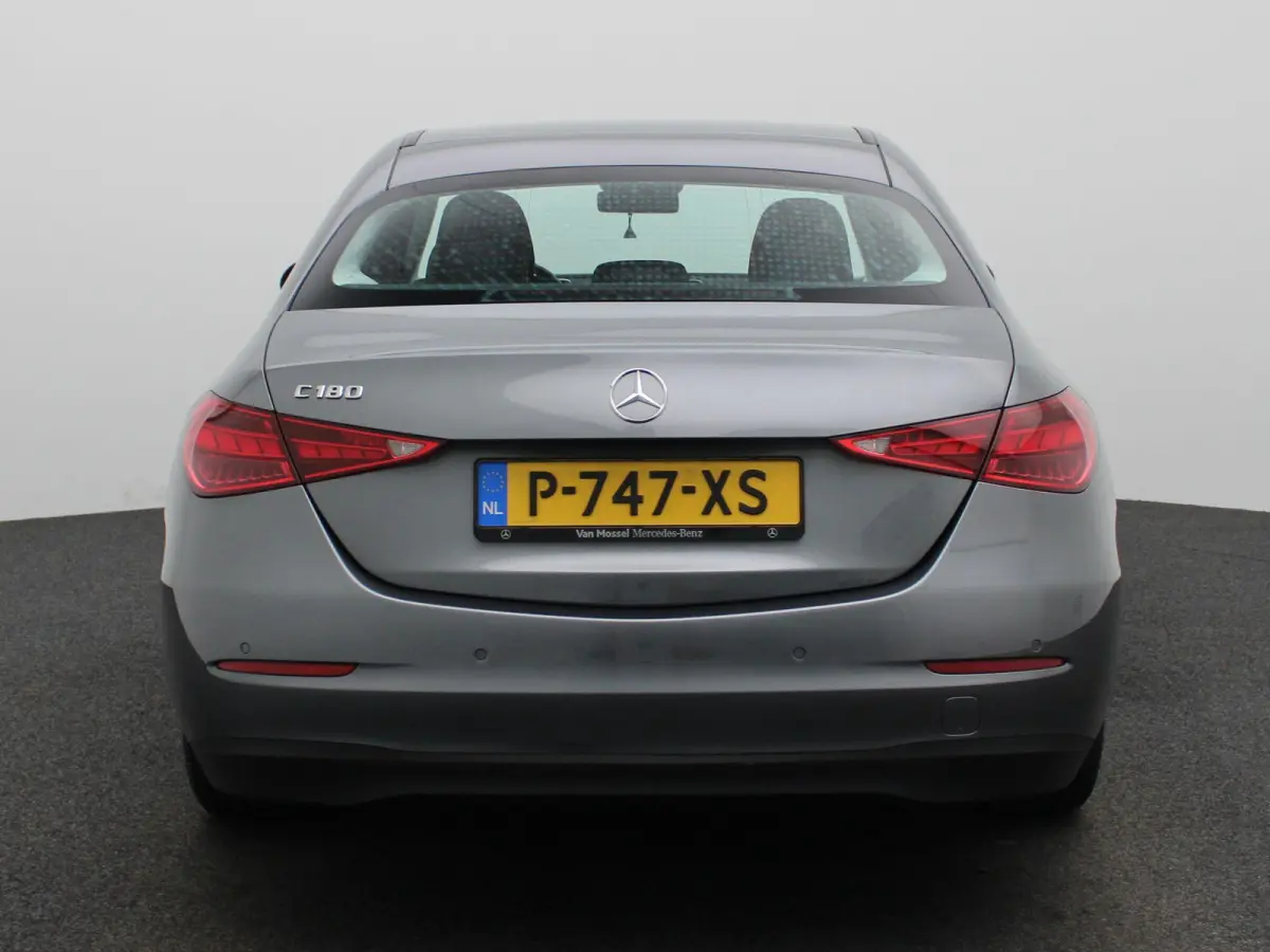 180 Business Line | Automaat | Apple Carplay / Android Auto | Stoelverwarming | Achteruitrijcamera | Parkeersensoren | Lichtmetalen Velgen |