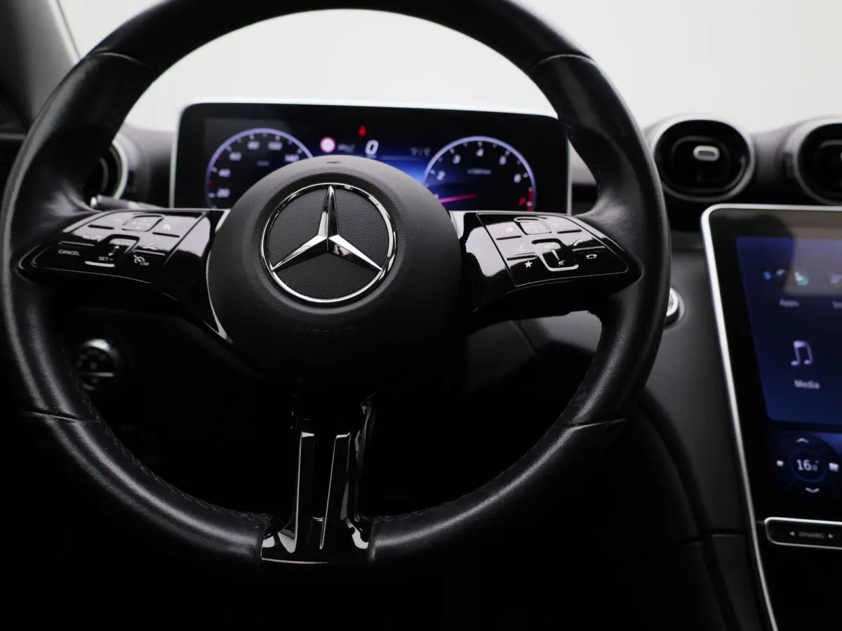 180 Business Line | Automaat | Apple Carplay / Android Auto | Stoelverwarming | Achteruitrijcamera | Parkeersensoren | Lichtmetalen Velgen |