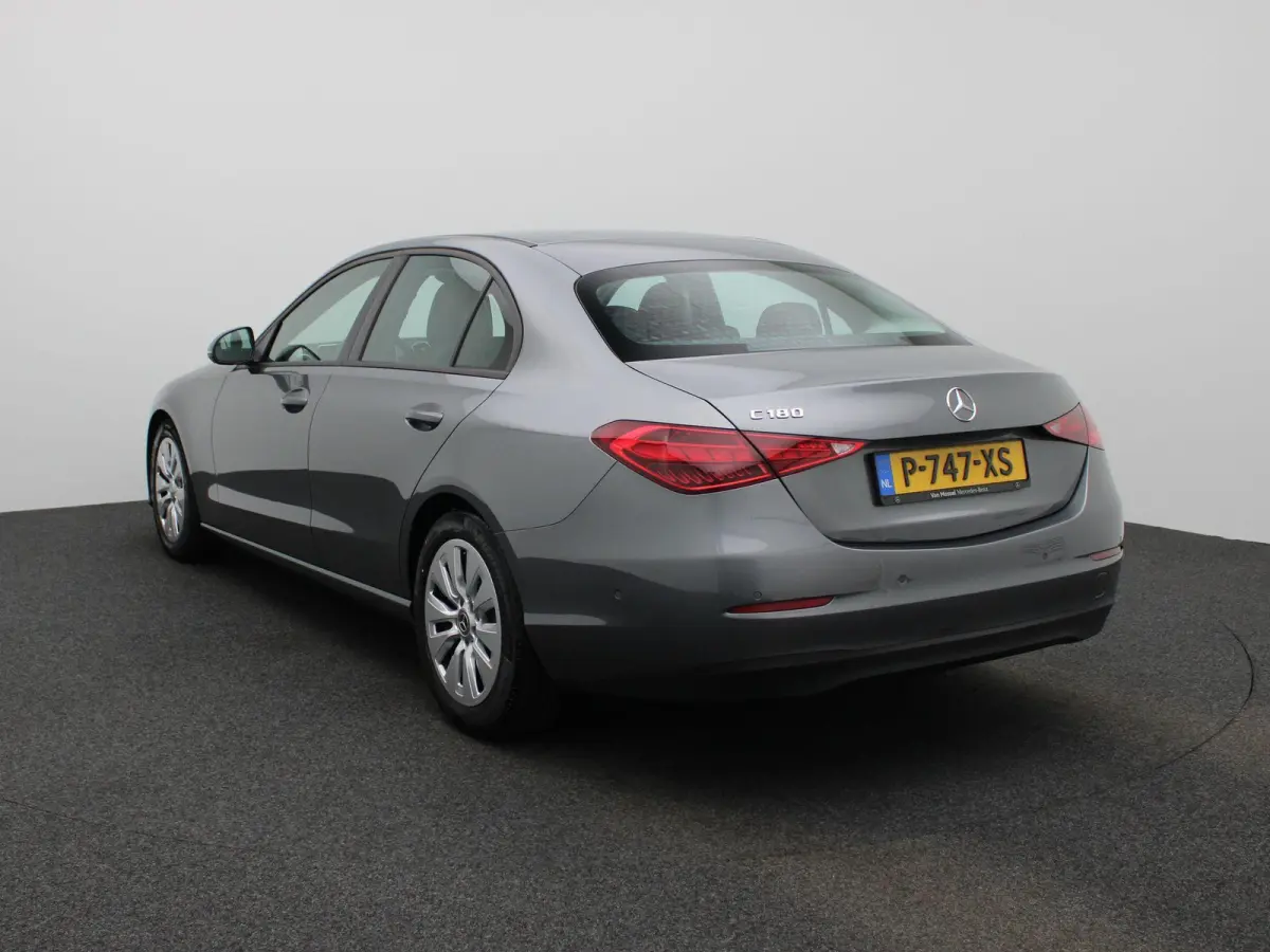 180 Business Line | Automaat | Apple Carplay / Android Auto | Stoelverwarming | Achteruitrijcamera | Parkeersensoren | Lichtmetalen Velgen |