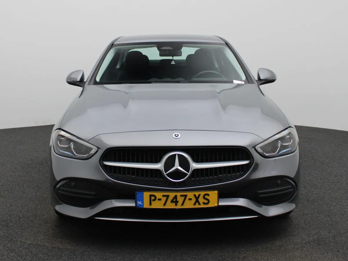 180 Business Line | Automaat | Apple Carplay / Android Auto | Stoelverwarming | Achteruitrijcamera | Parkeersensoren | Lichtmetalen Velgen |