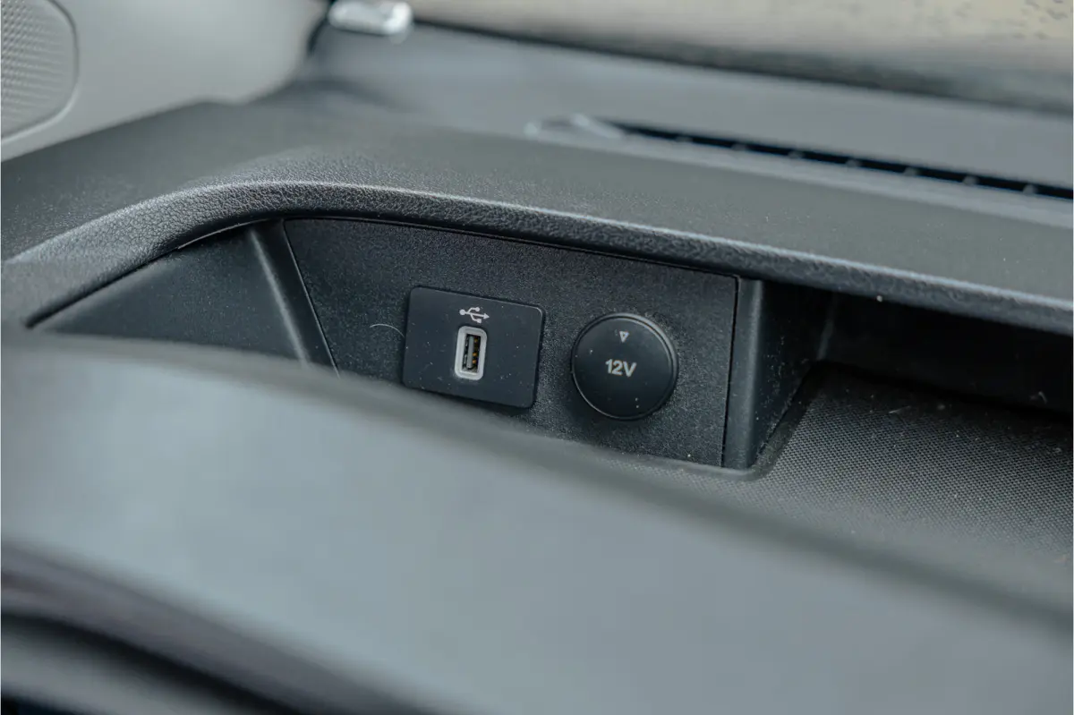 290 2.0 TDCI 185 PK Sport | ACC | Bi-Xenon | Navigatie | CarPlay | Camera | Trekhaak | DAB | Stoelverwarming | Nieuwe APK
