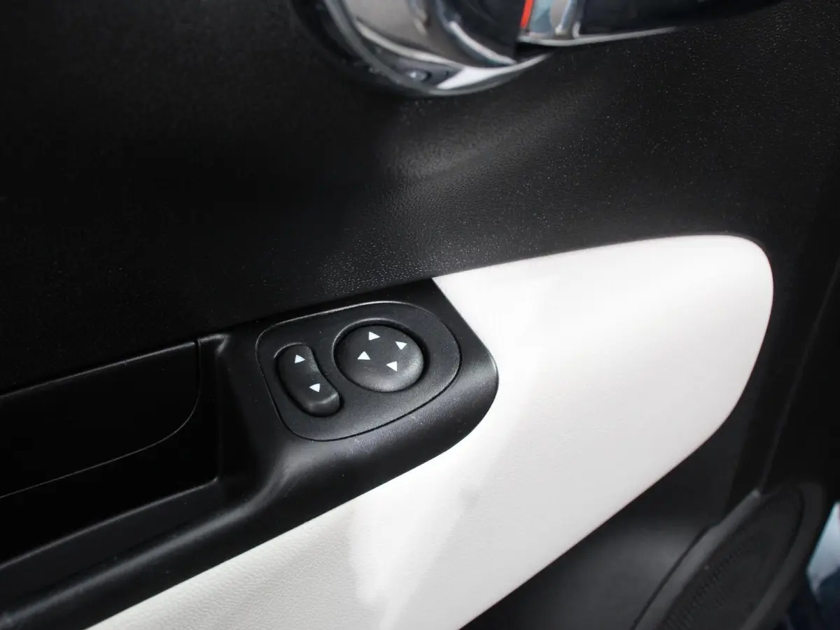 1.0 Hybrid Dolcevita Airco Cruise control Lichtmetalen velgen Apple Carplay/ Android Auto Navigatie Parkeersensor achter