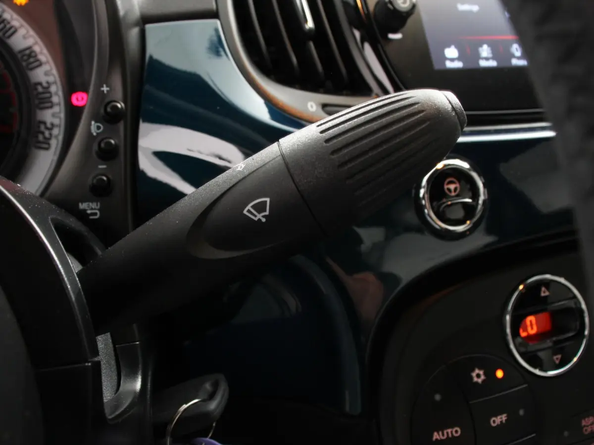 1.0 Hybrid Dolcevita Airco Cruise control Lichtmetalen velgen Apple Carplay/ Android Auto Navigatie Parkeersensor achter